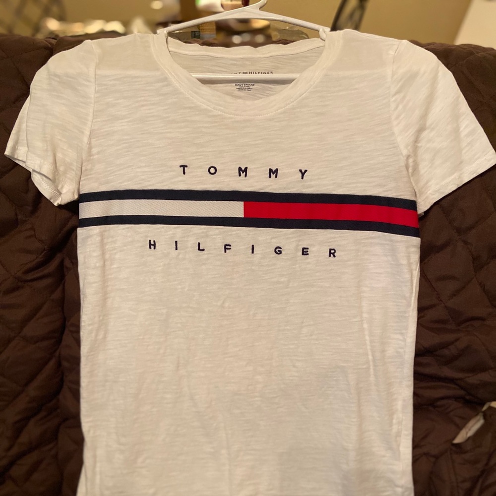 Remember the 90s?! Tommy Hilfiger T-shirt